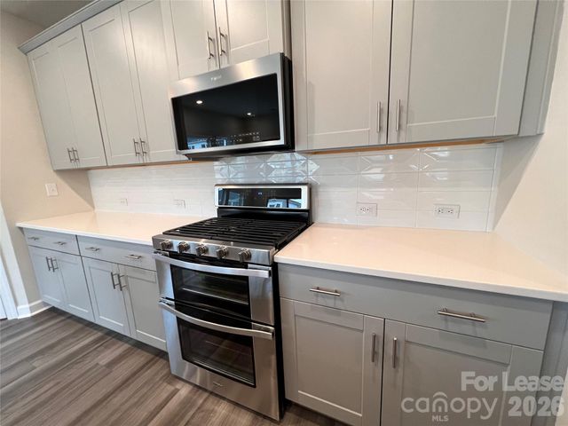 9850 Festival Way, Charlotte, NC 28215