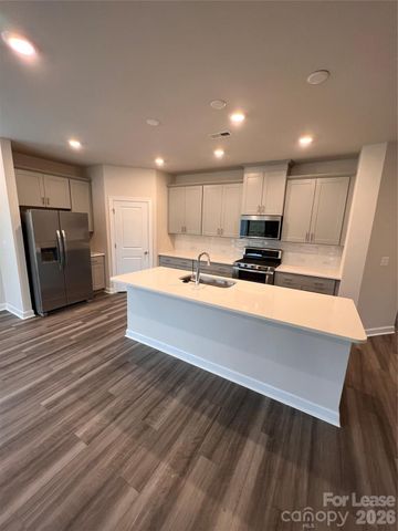 9850 Festival Way, Charlotte, NC 28215