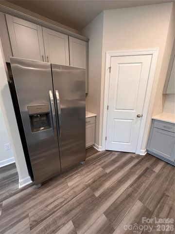 9850 Festival Way, Charlotte, NC 28215