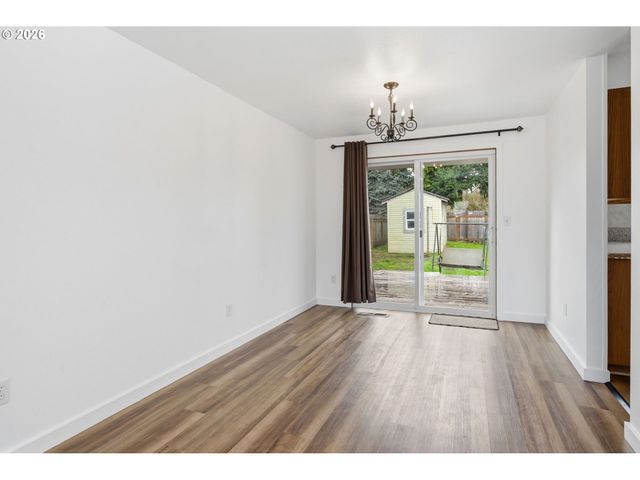 955 S 44TH St, Springfield, OR 97478