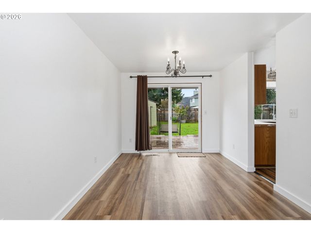 955 S 44TH St, Springfield, OR 97478