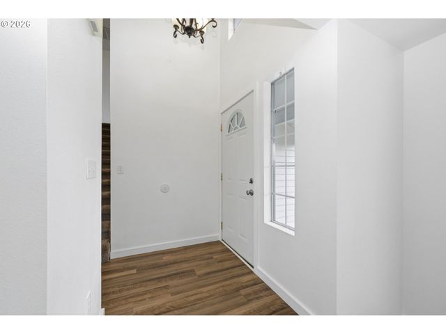 955 S 44TH St, Springfield, OR 97478