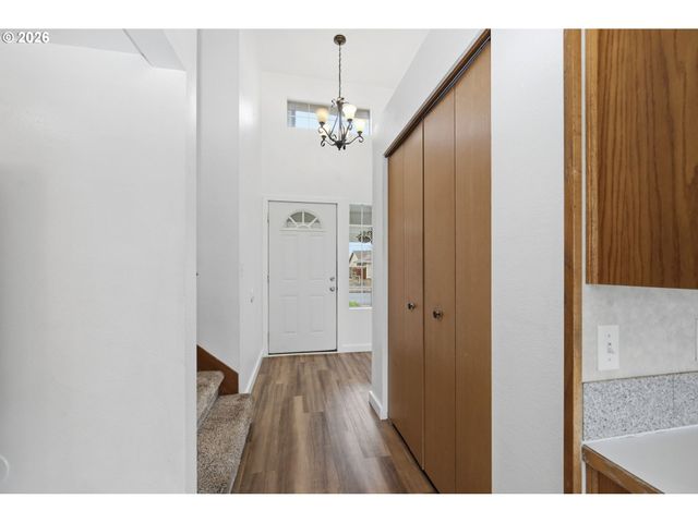 955 S 44TH St, Springfield, OR 97478