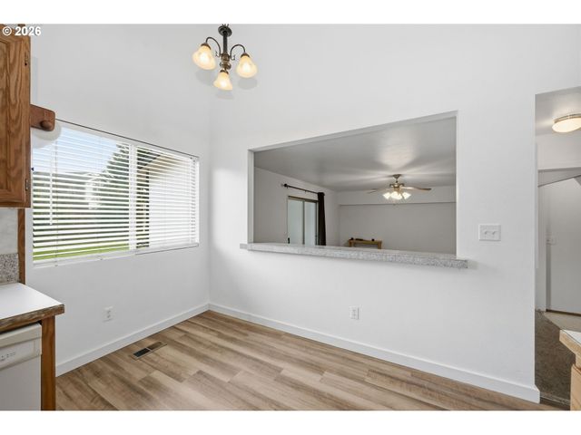 955 S 44TH St, Springfield, OR 97478