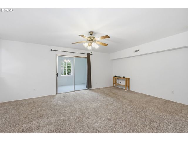 955 S 44TH St, Springfield, OR 97478