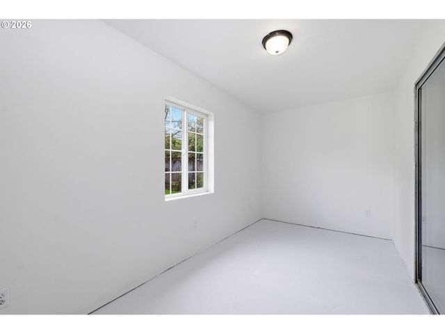 955 S 44TH St, Springfield, OR 97478