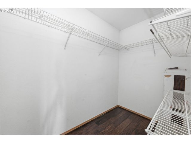 955 S 44TH St, Springfield, OR 97478