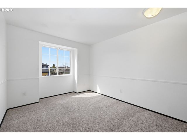 955 S 44TH St, Springfield, OR 97478