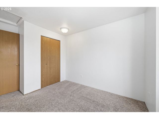 955 S 44TH St, Springfield, OR 97478