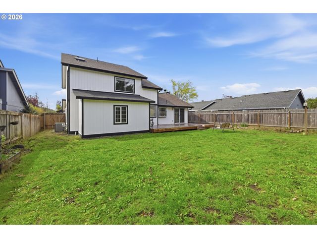 955 S 44TH St, Springfield, OR 97478