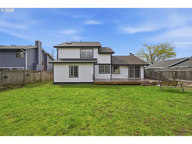 955 S 44TH St, Springfield, OR 97478