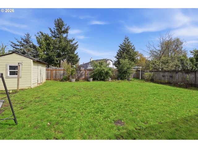 955 S 44TH St, Springfield, OR 97478