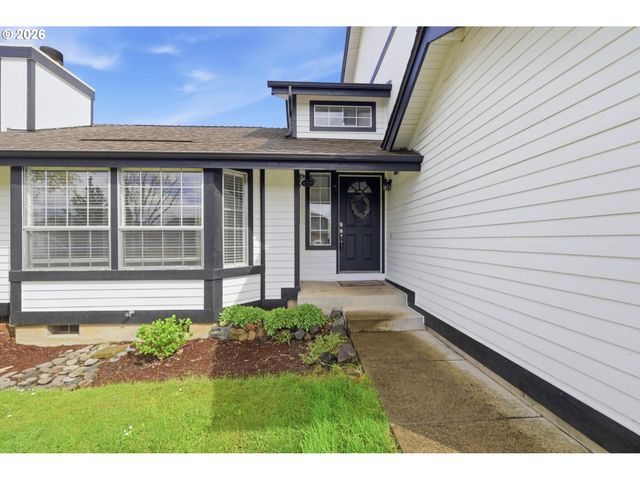 955 S 44TH St, Springfield, OR 97478