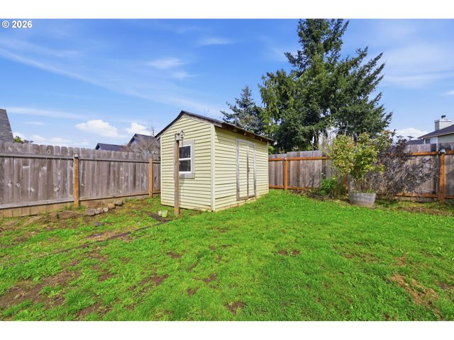 955 S 44TH St, Springfield, OR 97478