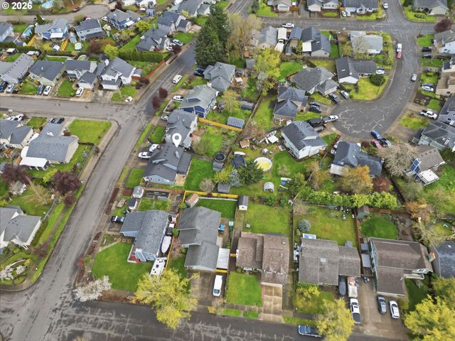 955 S 44TH St, Springfield, OR 97478