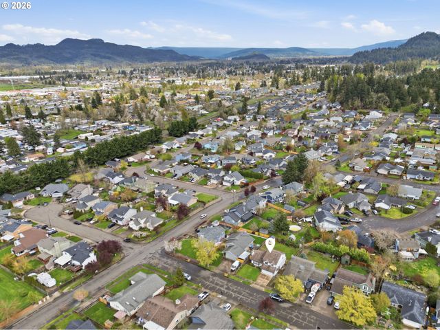 955 S 44TH St, Springfield, OR 97478