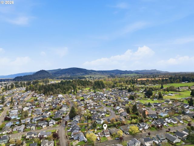 955 S 44TH St, Springfield, OR 97478