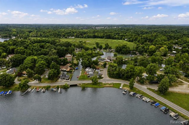 4370 Leroy Street, White Lake, MI 48383