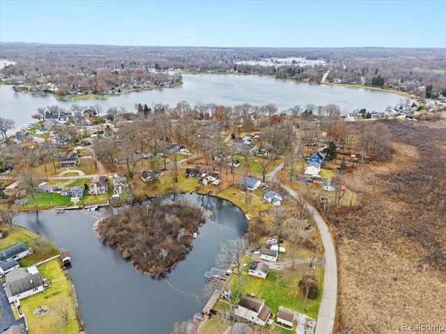 4370 Leroy Street, White Lake, MI 48383