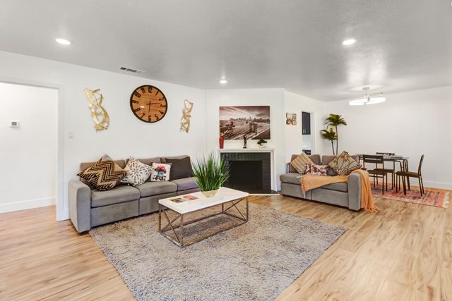 2500 Valley Rd, Sacramento, CA 95821