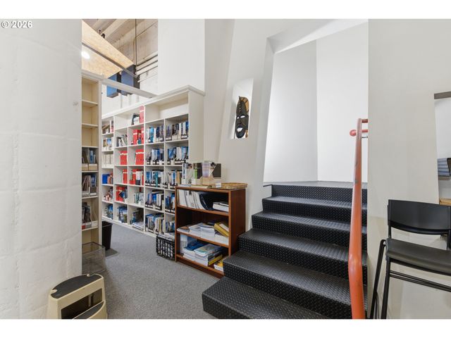 1314 Nw IRVING St 101, Portland, OR 97209