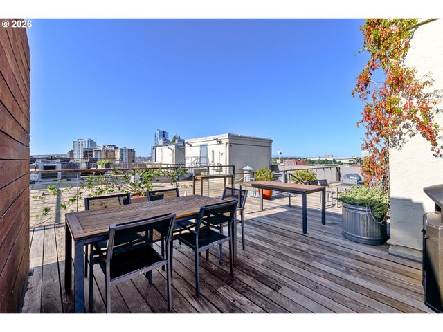 1314 Nw IRVING St 101, Portland, OR 97209