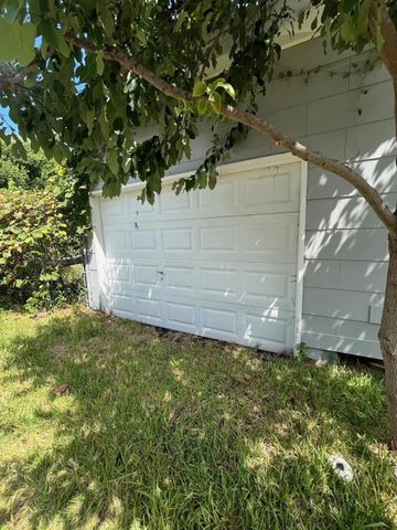 1611 20th Street, Galveston, TX 77550