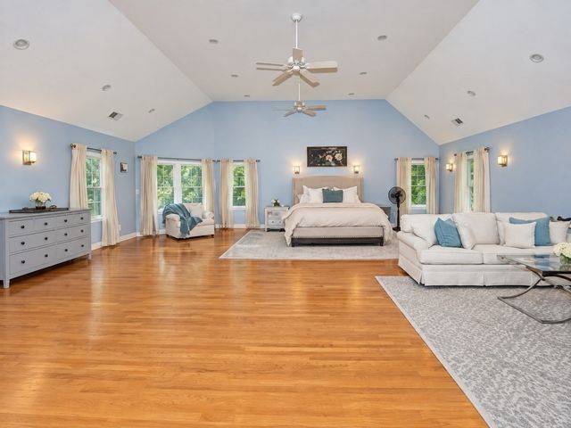 84 Spring St, Wakefield, MA 01880