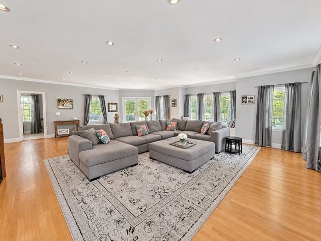 84 Spring St, Wakefield, MA 01880