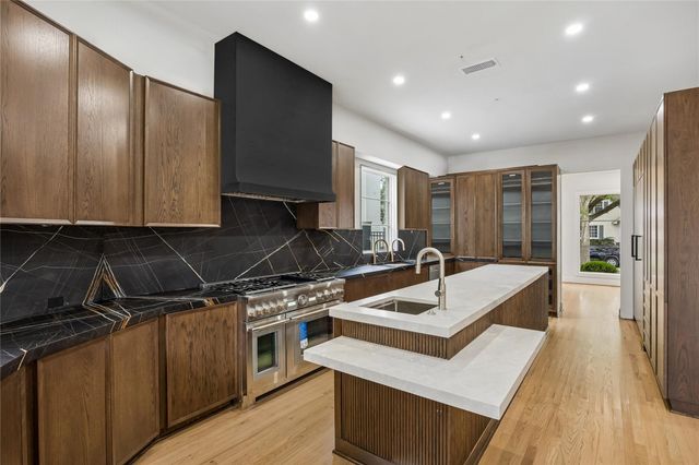 2320 North Boulevard, Houston, TX 77098