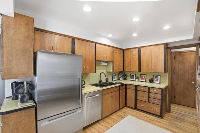 1866 Yorkshire Avenue, Saint Paul, MN 55116