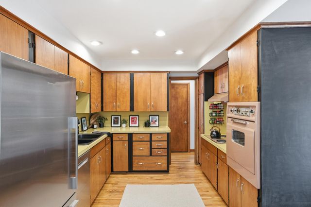 1866 Yorkshire Avenue, Saint Paul, MN 55116