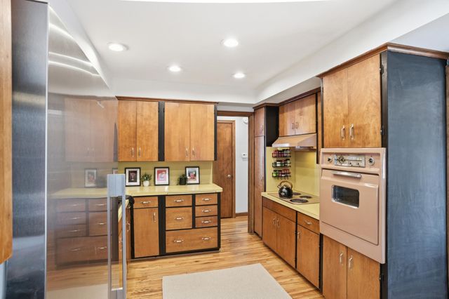 1866 Yorkshire Avenue, Saint Paul, MN 55116