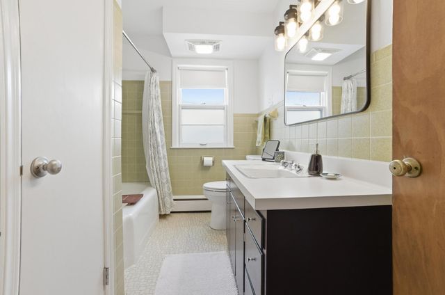 1866 Yorkshire Avenue, Saint Paul, MN 55116