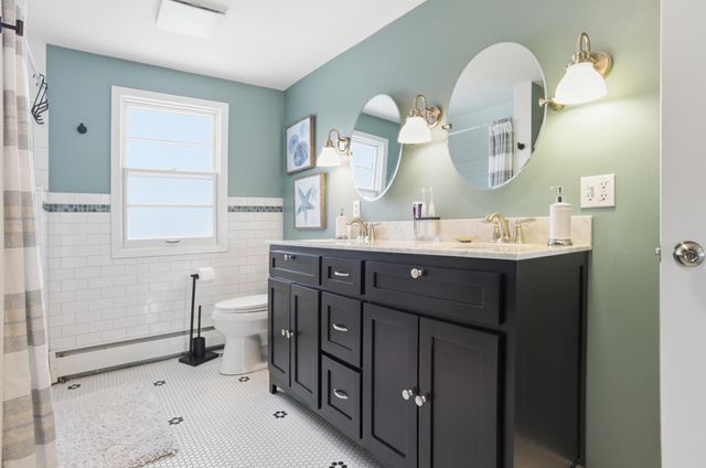 1866 Yorkshire Avenue, Saint Paul, MN 55116