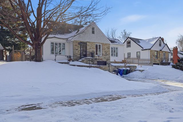 1866 Yorkshire Avenue, Saint Paul, MN 55116