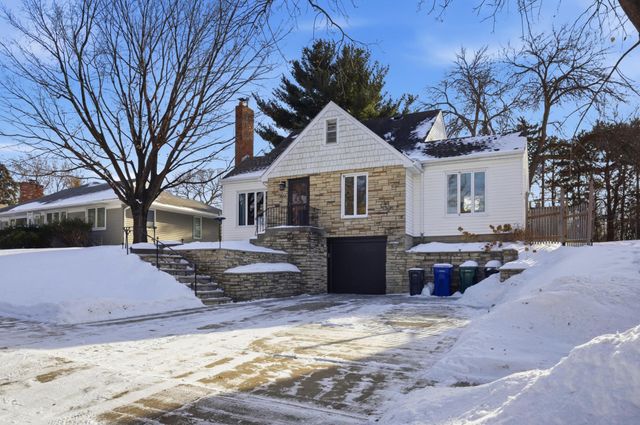 1866 Yorkshire Avenue, Saint Paul, MN 55116