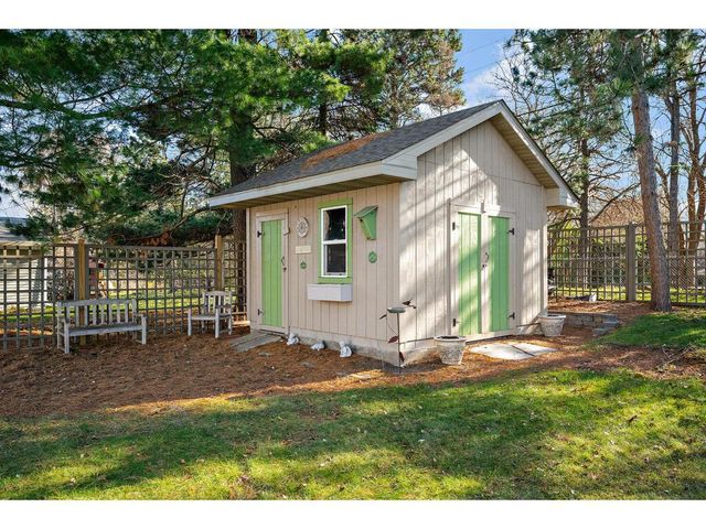 1866 Yorkshire Avenue, Saint Paul, MN 55116