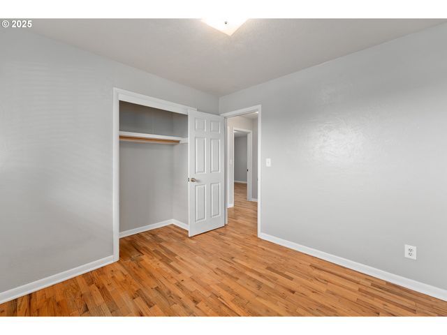 2431 W CRESTVIEW Ave, Roseburg, OR 97471