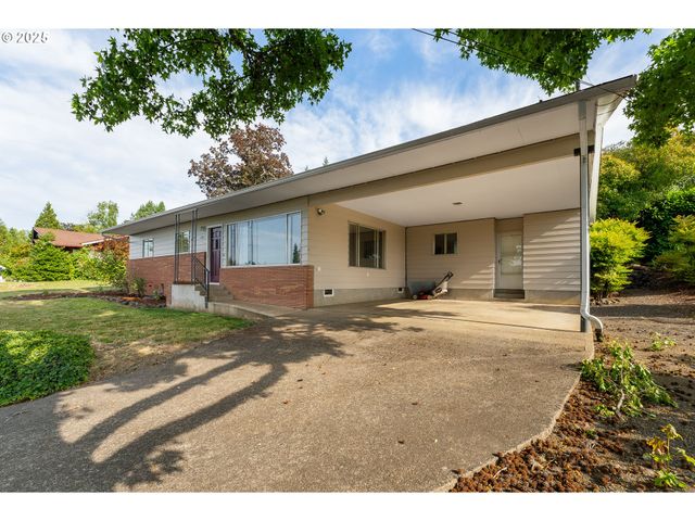 2431 W CRESTVIEW Ave, Roseburg, OR 97471