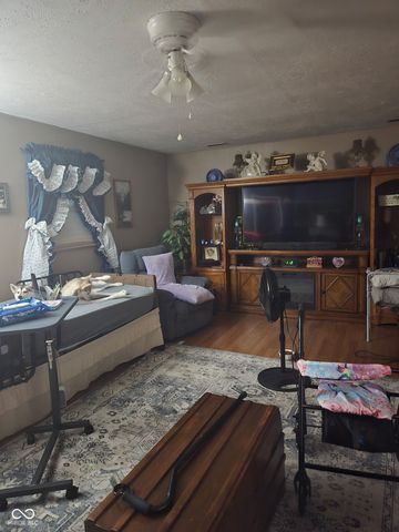 641 Sweetbriar Drive, Whiteland, IN 46184
