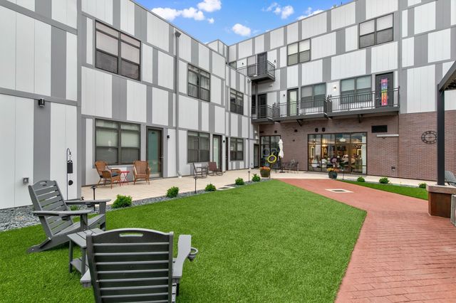 400 E Locust Street 102, Des Moines, IA 50309