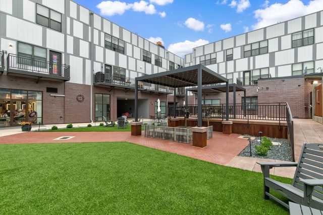 400 E Locust Street 102, Des Moines, IA 50309