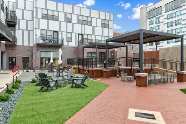 400 E Locust Street 102, Des Moines, IA 50309