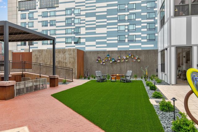 400 E Locust Street 102, Des Moines, IA 50309