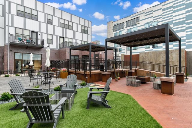 400 E Locust Street 102, Des Moines, IA 50309