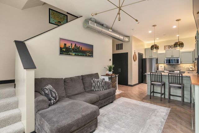 400 E Locust Street 102, Des Moines, IA 50309