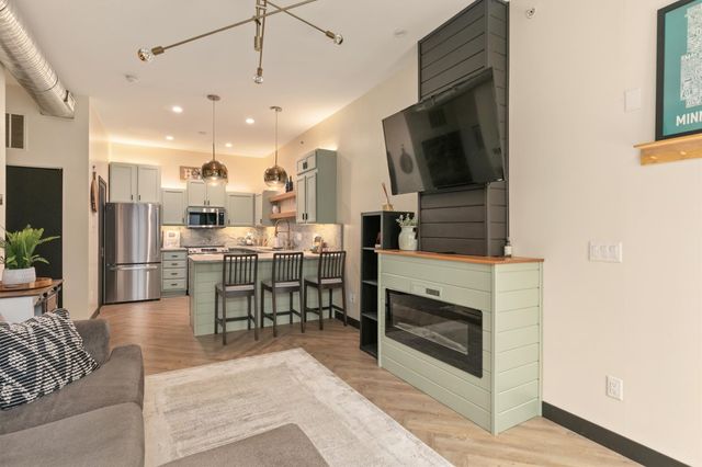400 E Locust Street 102, Des Moines, IA 50309