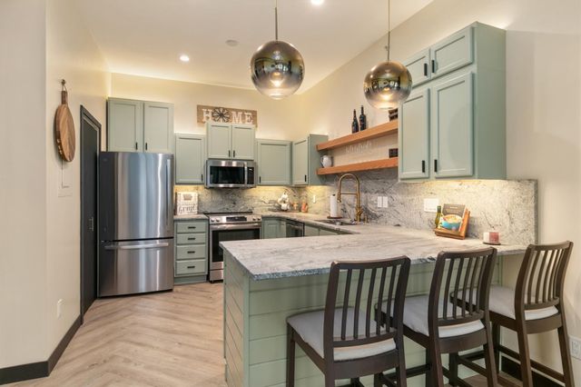 400 E Locust Street 102, Des Moines, IA 50309