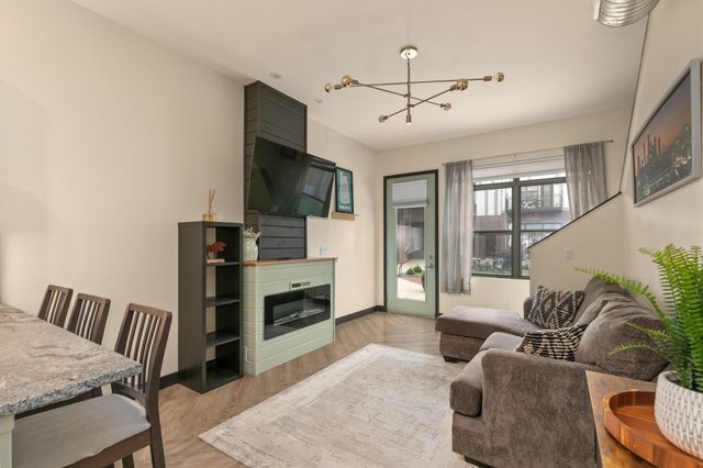 400 E Locust Street 102, Des Moines, IA 50309